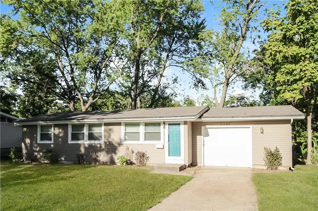 $1,570 | 5700 North Highland Avenue, Kansas City, MO 64118