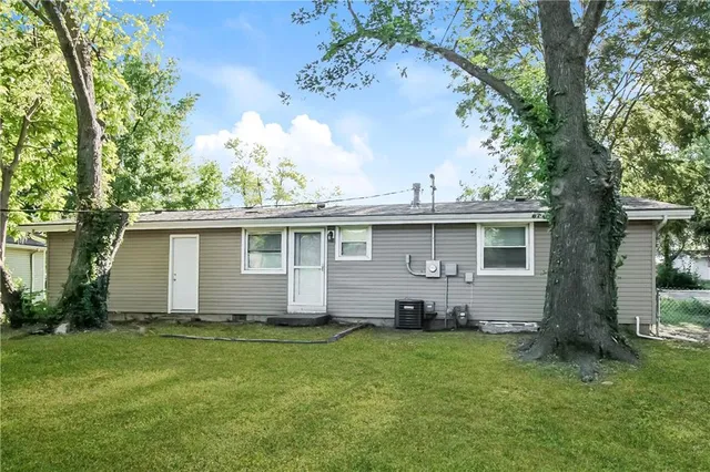 $1,570 | 5700 North Highland Avenue, Kansas City, MO 64118