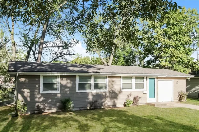 $1,570 | 5700 North Highland Avenue, Kansas City, MO 64118