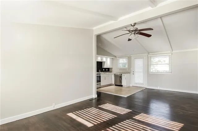 $1,570 | 5700 North Highland Avenue, Kansas City, MO 64118