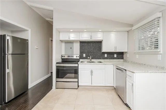 $1,570 | 5700 North Highland Avenue, Kansas City, MO 64118