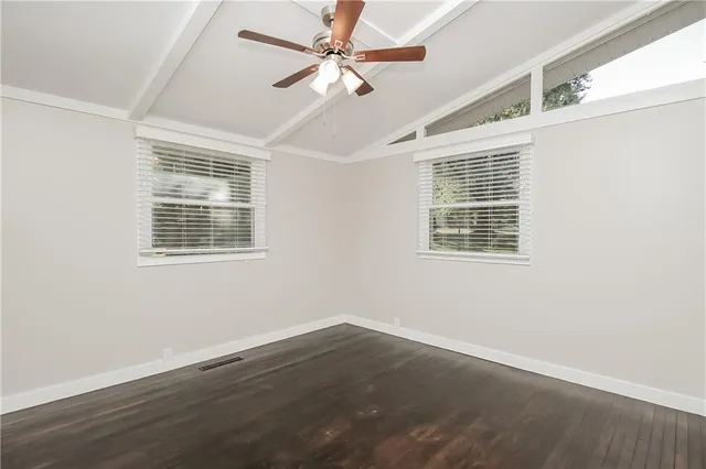 $1,570 | 5700 North Highland Avenue, Kansas City, MO 64118