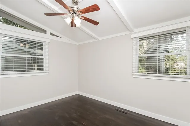 $1,570 | 5700 North Highland Avenue, Kansas City, MO 64118