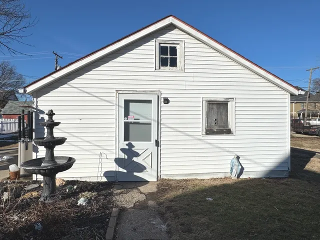 $189,900 | 517 West Beaver Street, St. Anne, IL 60964