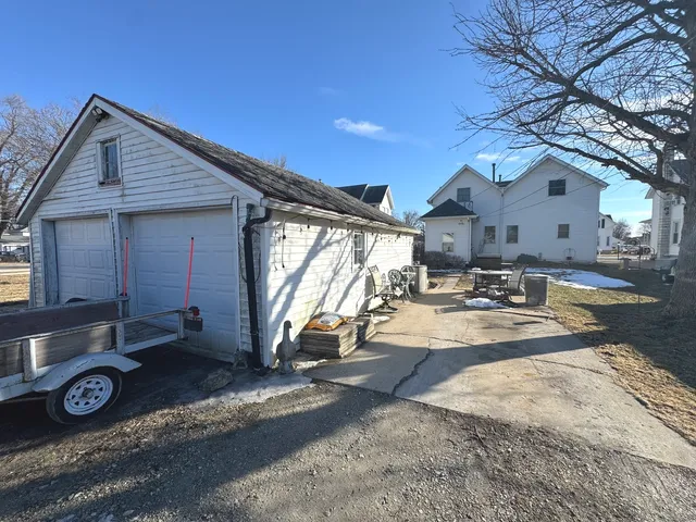 $189,900 | 517 West Beaver Street, St. Anne, IL 60964