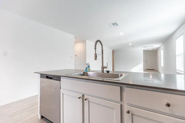 $1,500 | 8418 Purple Sapphire, San Antonio, TX 78263