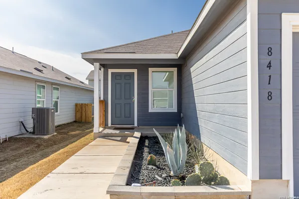 $1,500 | 8418 Purple Sapphire, San Antonio, TX 78263