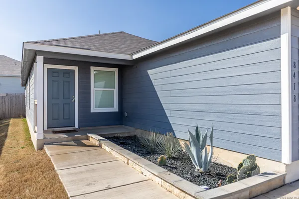 $1,500 | 8418 Purple Sapphire, San Antonio, TX 78263