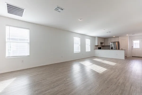 $1,500 | 8418 Purple Sapphire, San Antonio, TX 78263