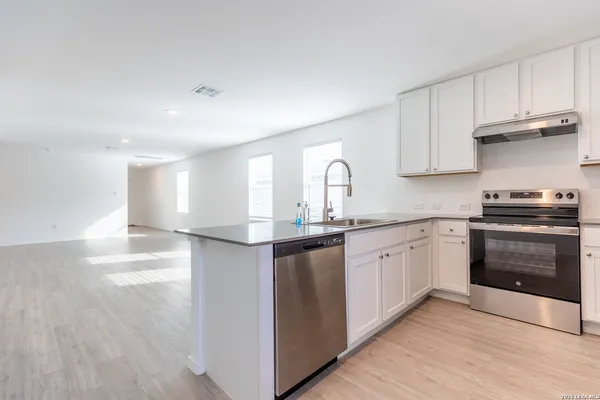 $1,500 | 8418 Purple Sapphire, San Antonio, TX 78263