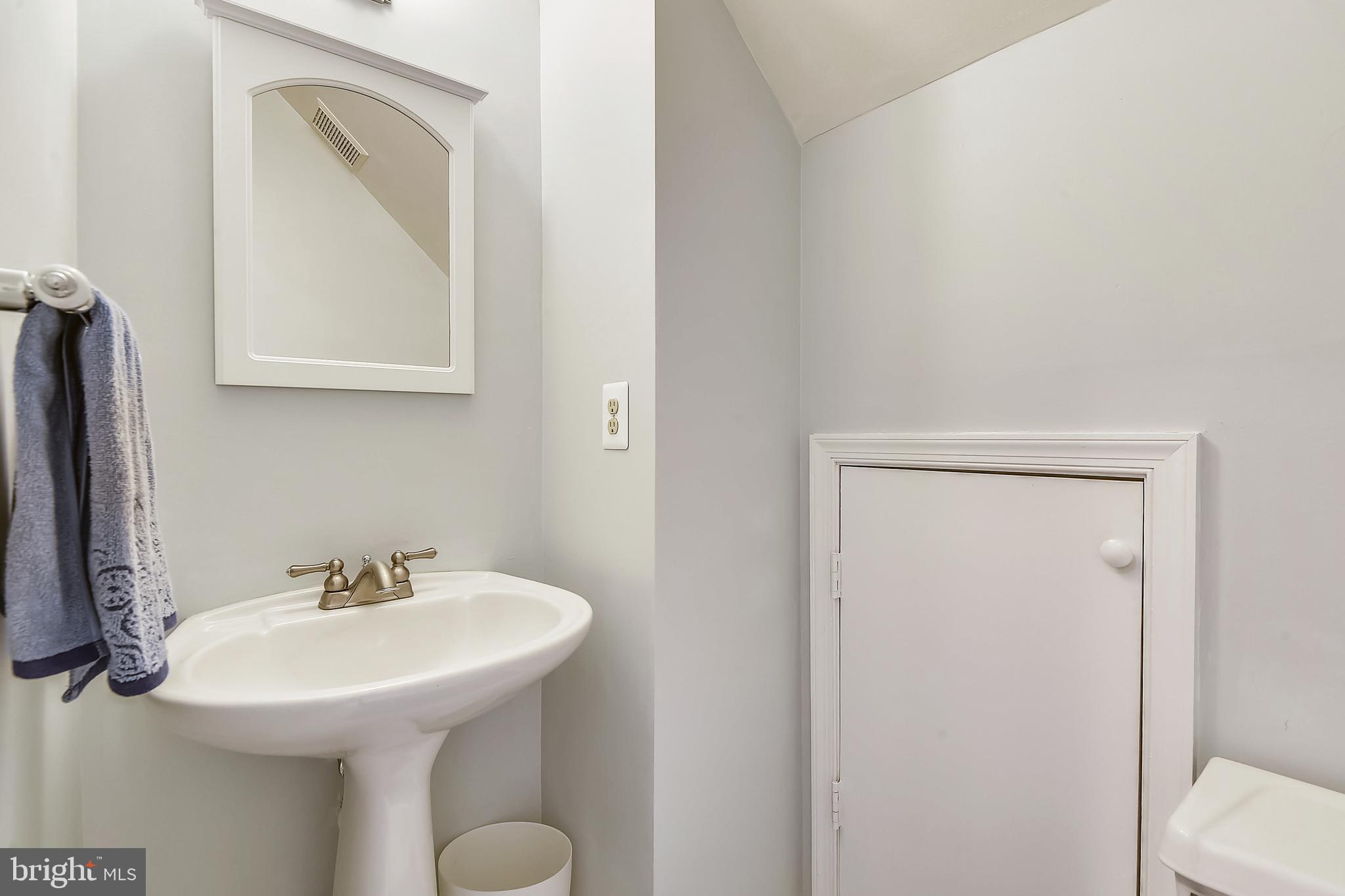 5203 Downing Road Baltimore, MD 21212 - Photo 13 of 34 Powder Room