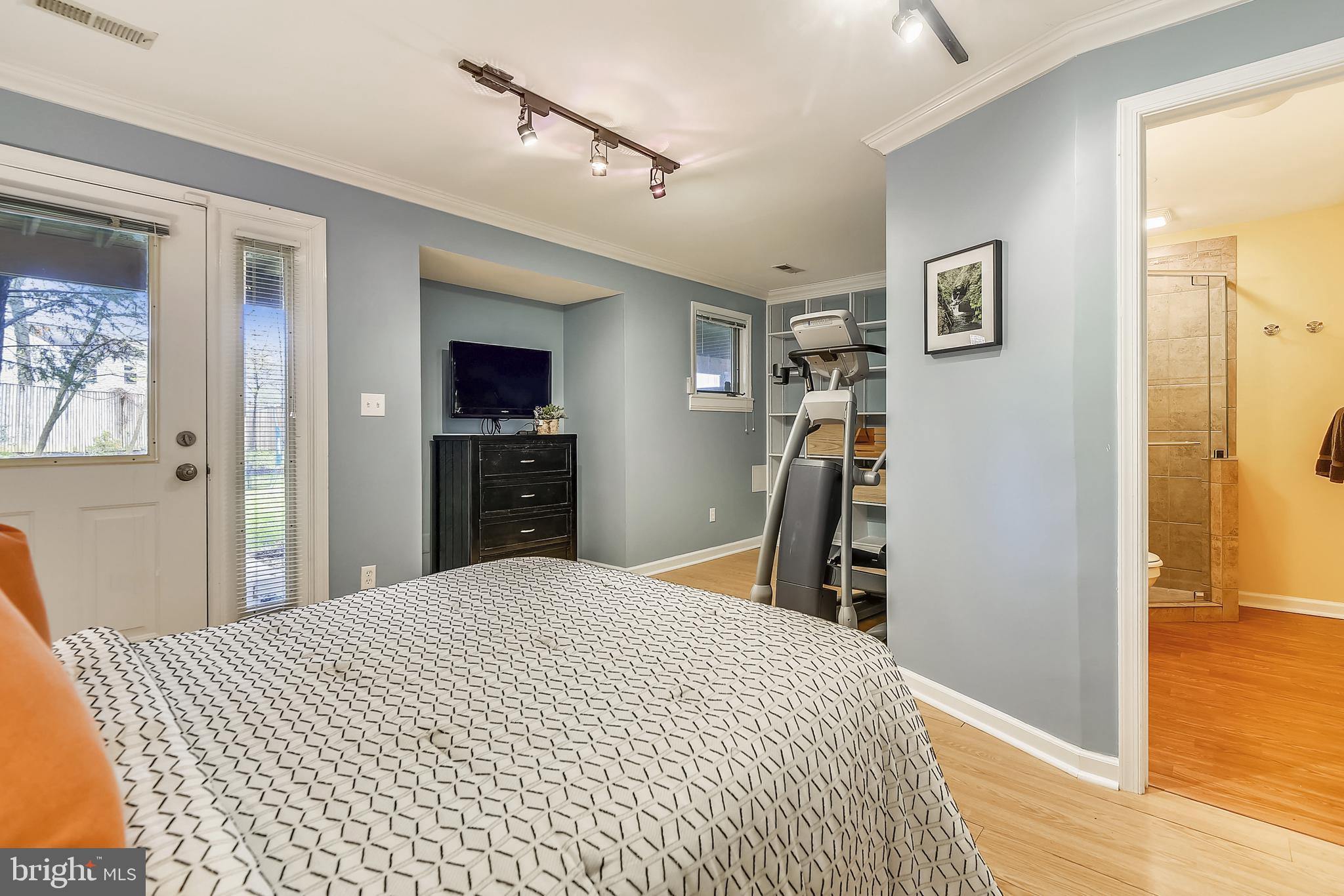 5203 Downing Road Baltimore, MD 21212 - Photo 22 of 34 Ground Level Bedroom with Bath