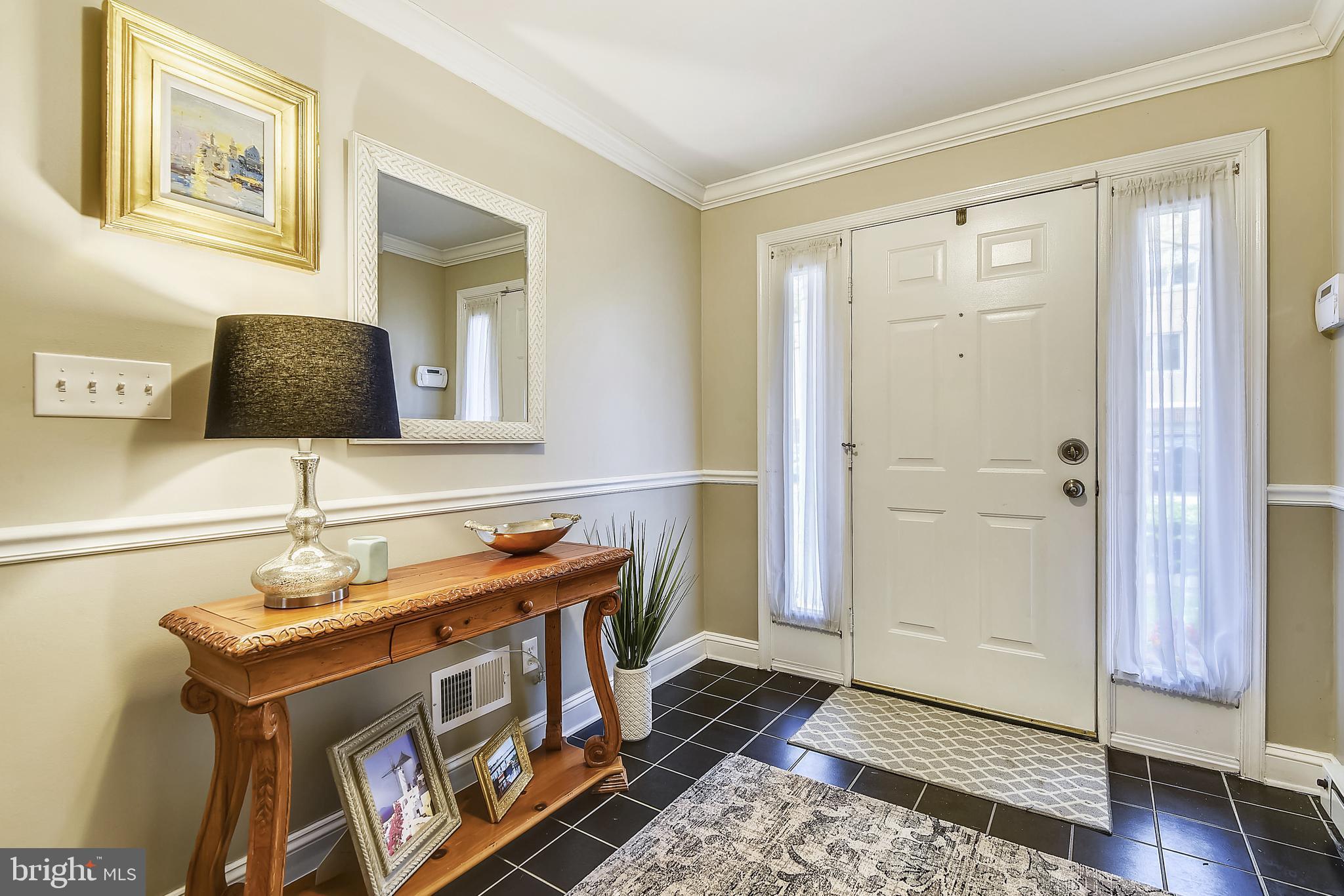 5203 Downing Road Baltimore, MD 21212 - Photo 4 of 34 Foyer