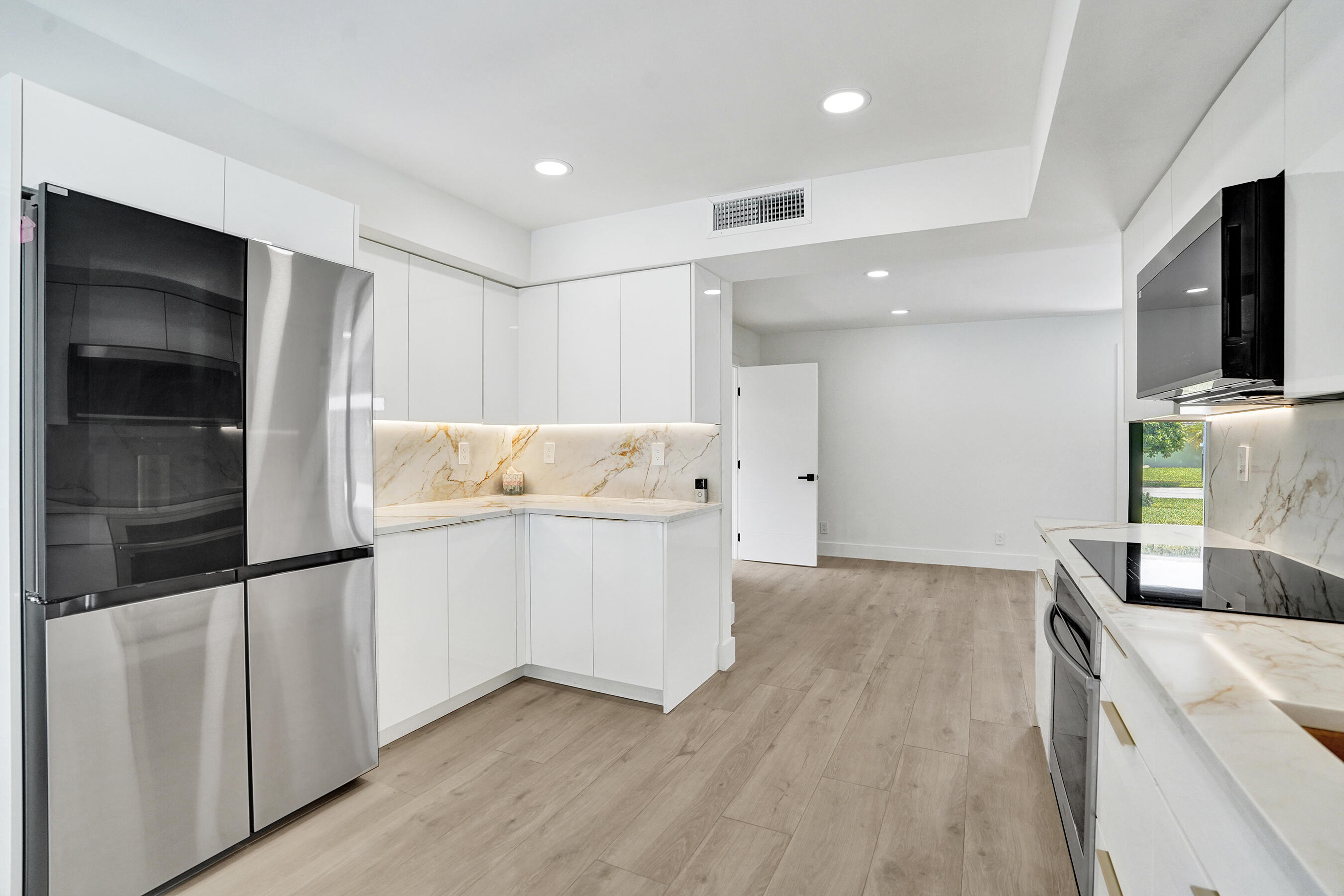 840 Southwest 3rd Street Boca Raton, FL 33486 - Photo 18 of 46 DSC01897