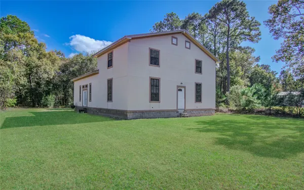 a view of a back yard of the house