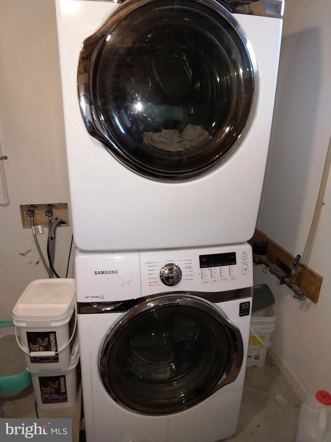31 Hayloft Road Denver, PA 17517 - Photo 20 of 22 Washer and Dryer