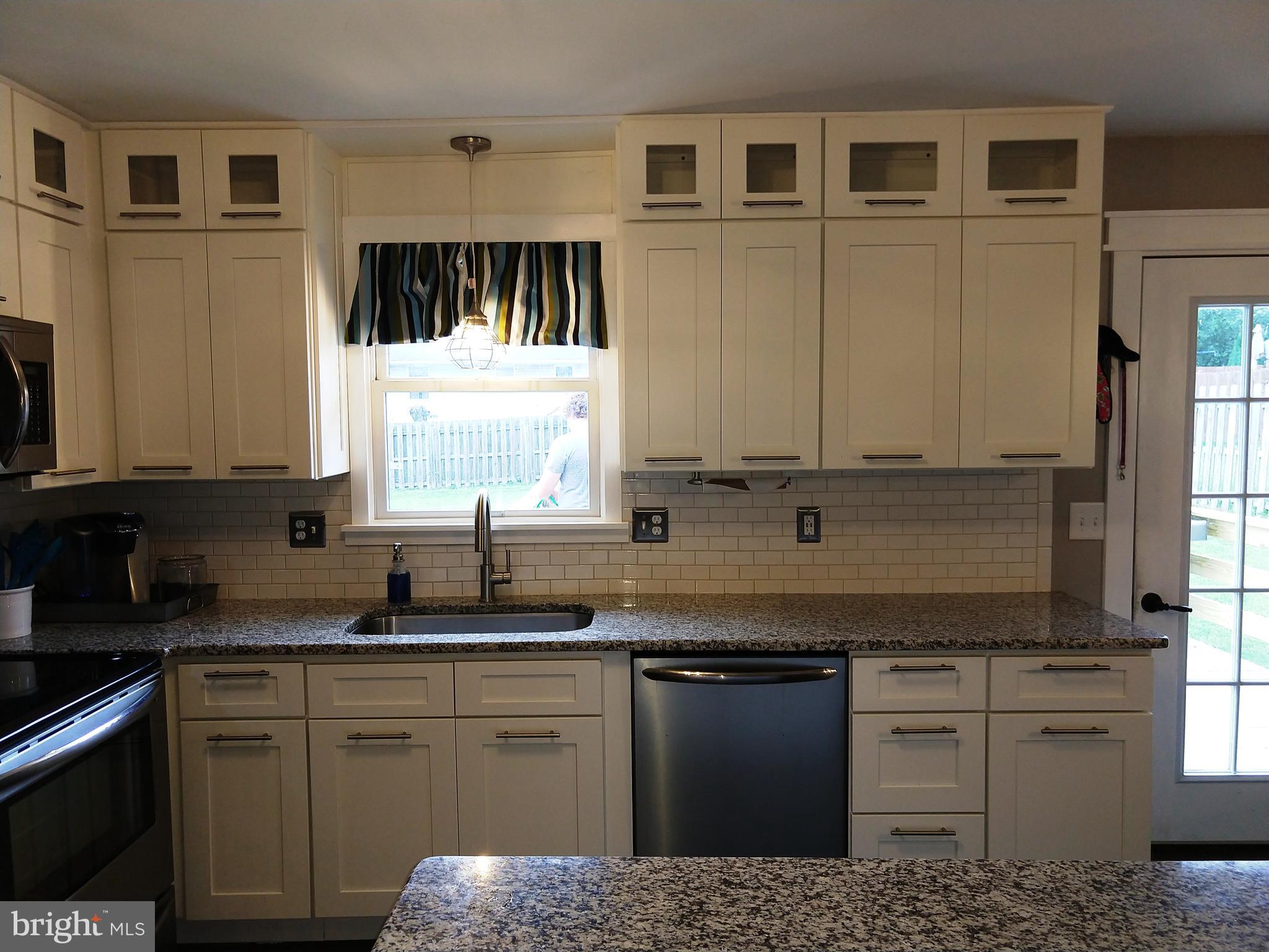 31 Hayloft Road Denver, PA 17517 - Photo 7 of 22 Kitchen
