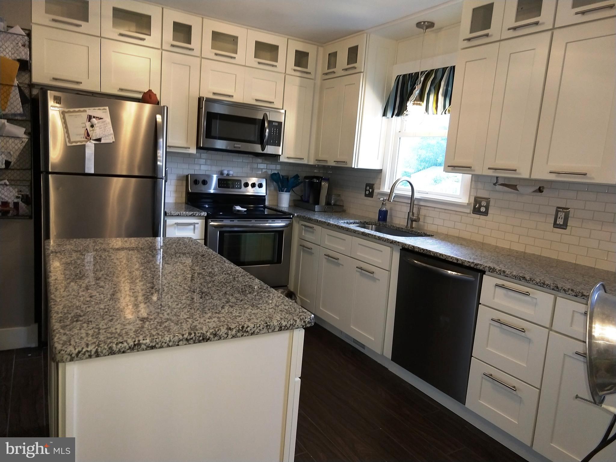 31 Hayloft Road Denver, PA 17517 - Photo 8 of 22 Kitchen