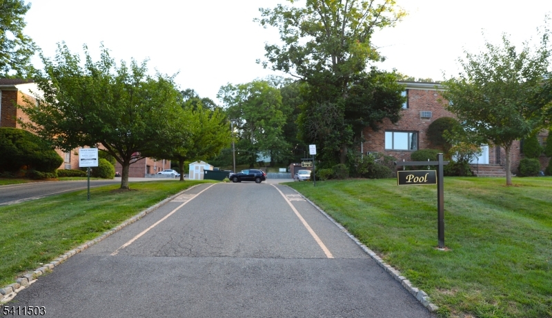 72 Troy Drive, Unit D Springfield, NJ 07081 - Photo 4 of 17