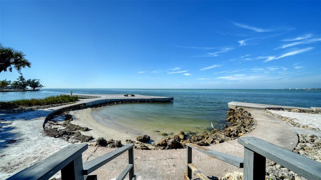 117 Pass Key Road, Unit 117 Sarasota, FL 34242 - Photo 32 of 59 a view of a sky from a balcony