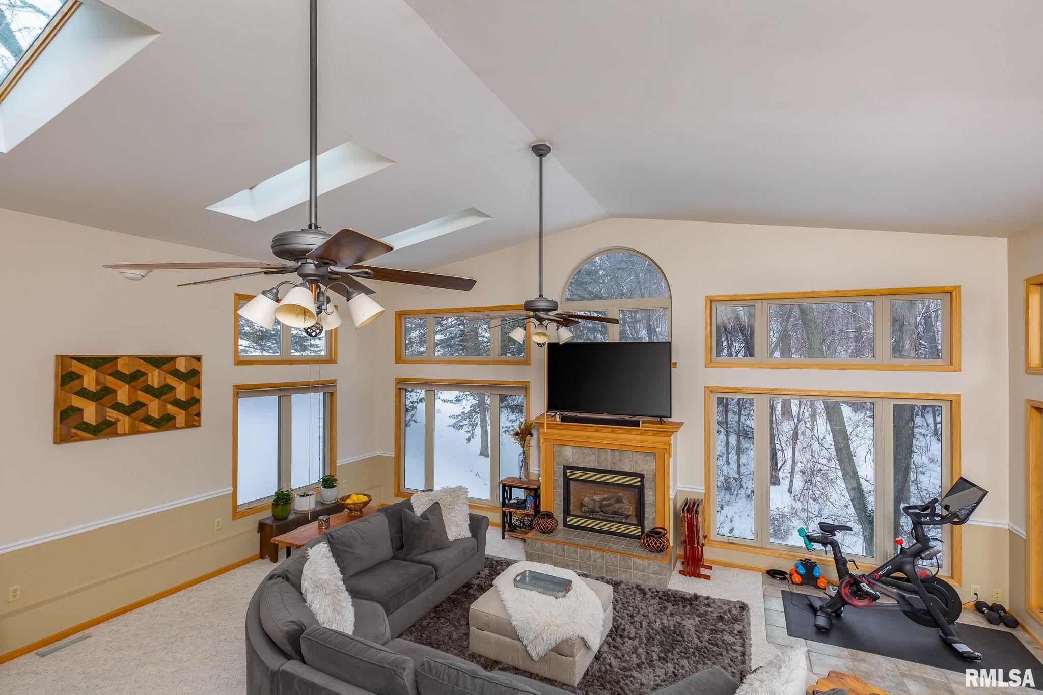 5827 93rd Avenue West Taylor Ridge, IL 61284 - Photo 6 of 31 Gallery Image 6