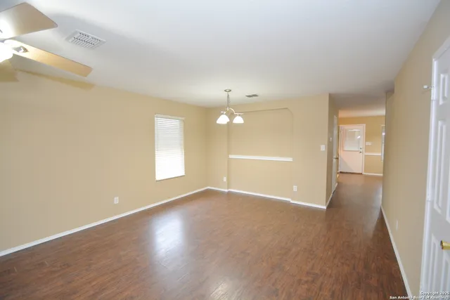 $2,100 | 241 Stampede, Schertz, TX 78154