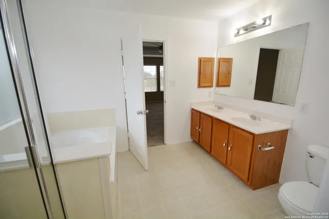 $2,100 | 241 Stampede, Schertz, TX 78154