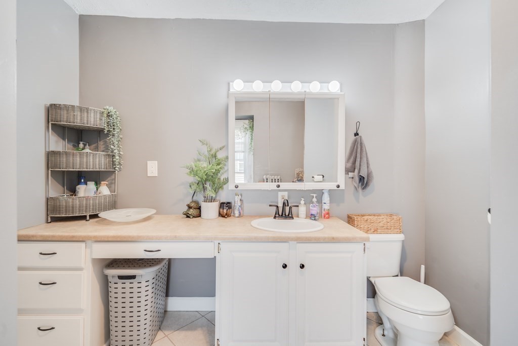 37 Phoenix Street Springfield, MA 01104 - Photo 23 of 27 a bathroom with a sink and a toilet