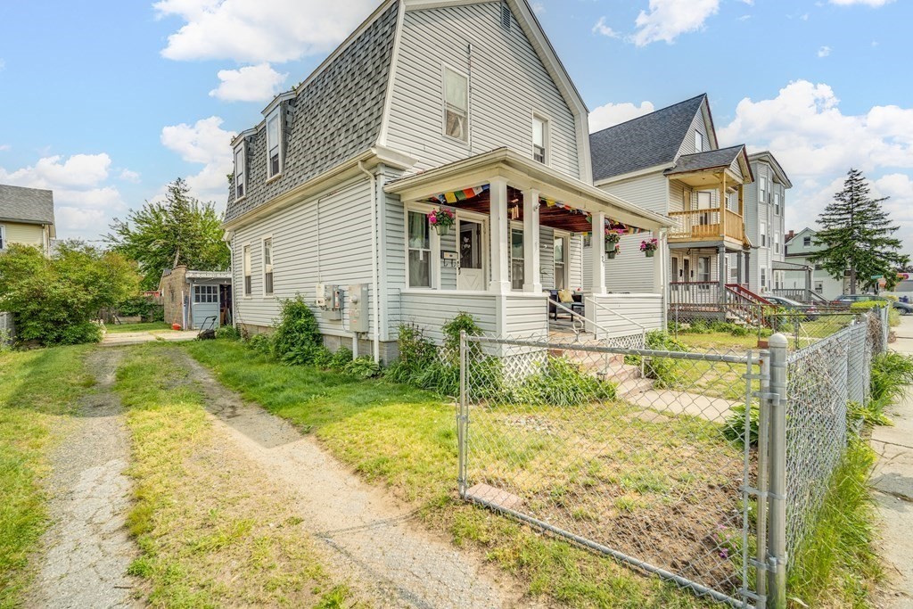 37 Phoenix Street Springfield, MA 01104 - Photo 3 of 27 a front view of house with yard