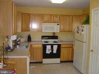 229 Springvalley Way Aston, PA 19014 - Photo 2 of 6 Gallery Image 2