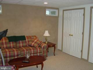 229 Springvalley Way Aston, PA 19014 - Photo 3 of 6 Gallery Image 3