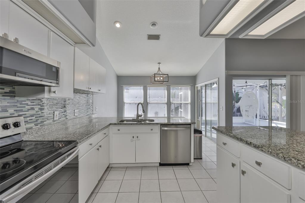 10331 Ashley Oaks Drive Riverview, FL 33578 - Photo 11 of 34