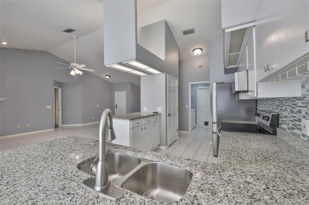 10331 Ashley Oaks Drive Riverview, FL 33578 - Photo 8 of 34