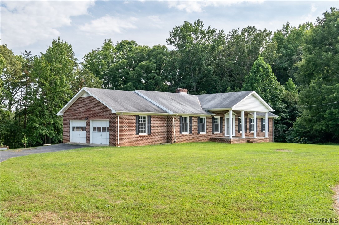 7000 Venable Road Kents Store, VA 23084 - Photo 2 of 45 a big house with a big yard and large trees