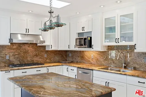 $1,099,000 | 1983 West Oracle Court, Newbury Park, CA 91320