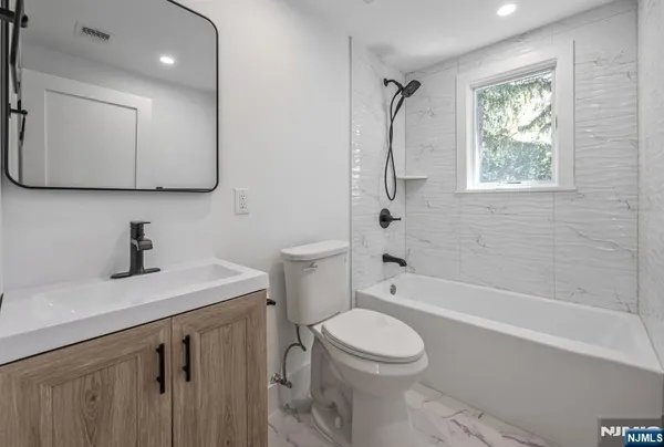 $3,850 | 399 Gilbert Street, Unit SECOND, Ridgewood, NJ 07450