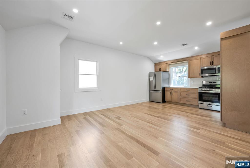399 Gilbert Street, Unit SECOND Ridgewood, NJ 07450 - Photo 4 of 18
