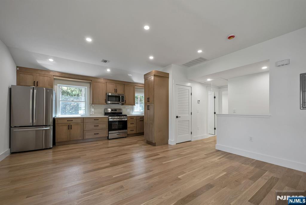 399 Gilbert Street, Unit SECOND Ridgewood, NJ 07450 - Photo 5 of 18