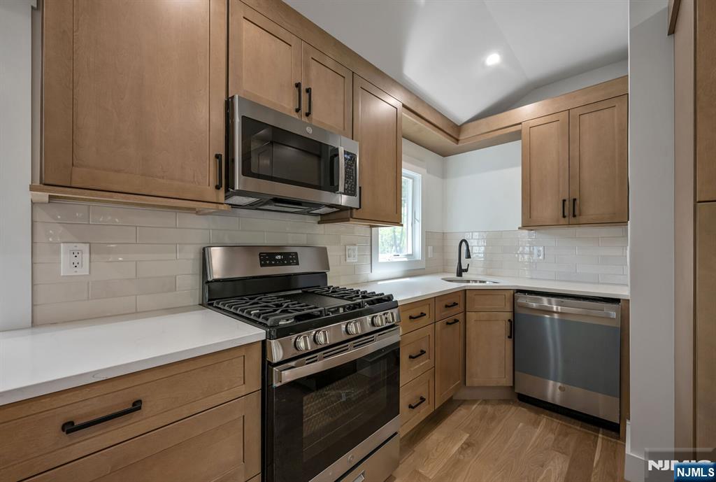 399 Gilbert Street, Unit SECOND Ridgewood, NJ 07450 - Photo 7 of 18
