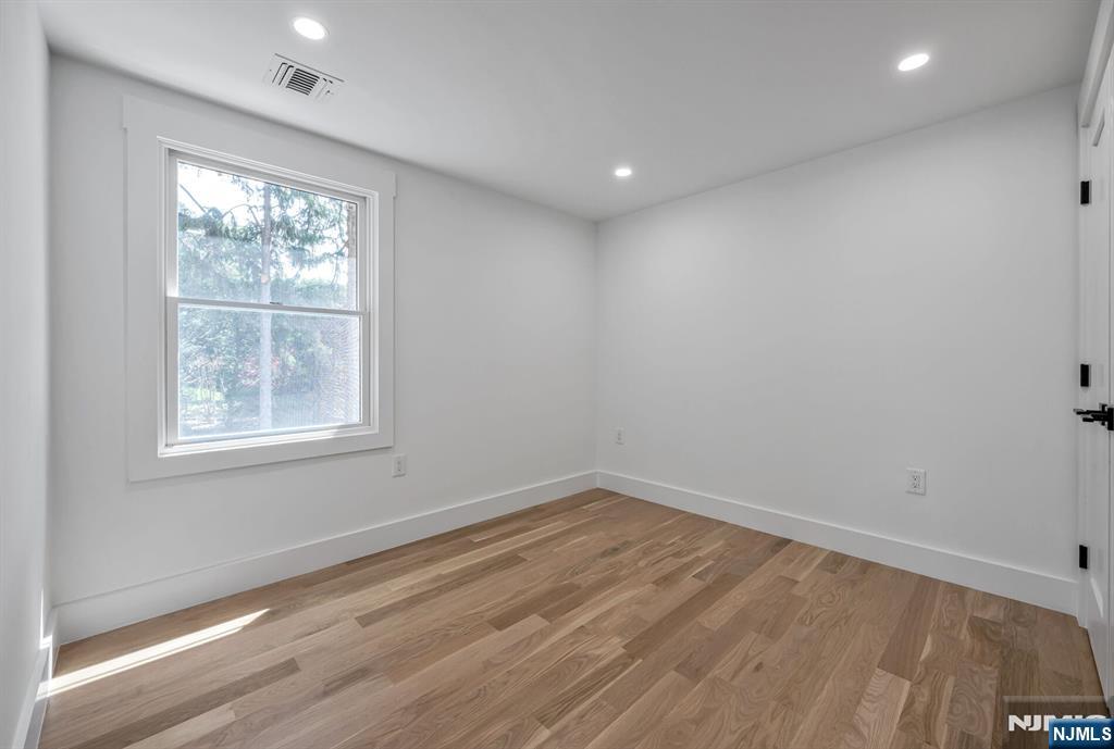 399 Gilbert Street, Unit SECOND Ridgewood, NJ 07450 - Photo 10 of 18