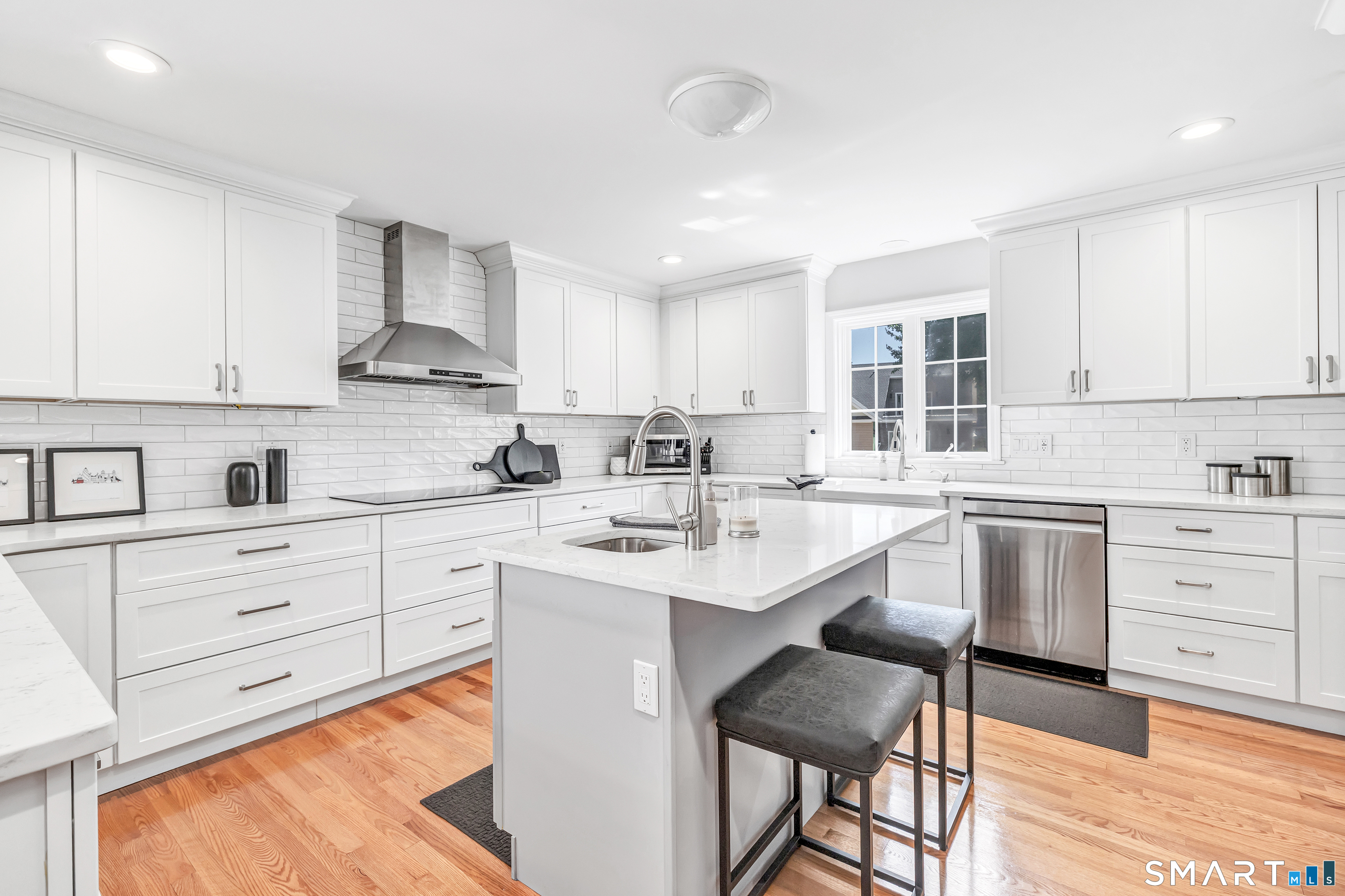 26 Westwood Road Trumbull, CT 06611 - Photo 7 of 40