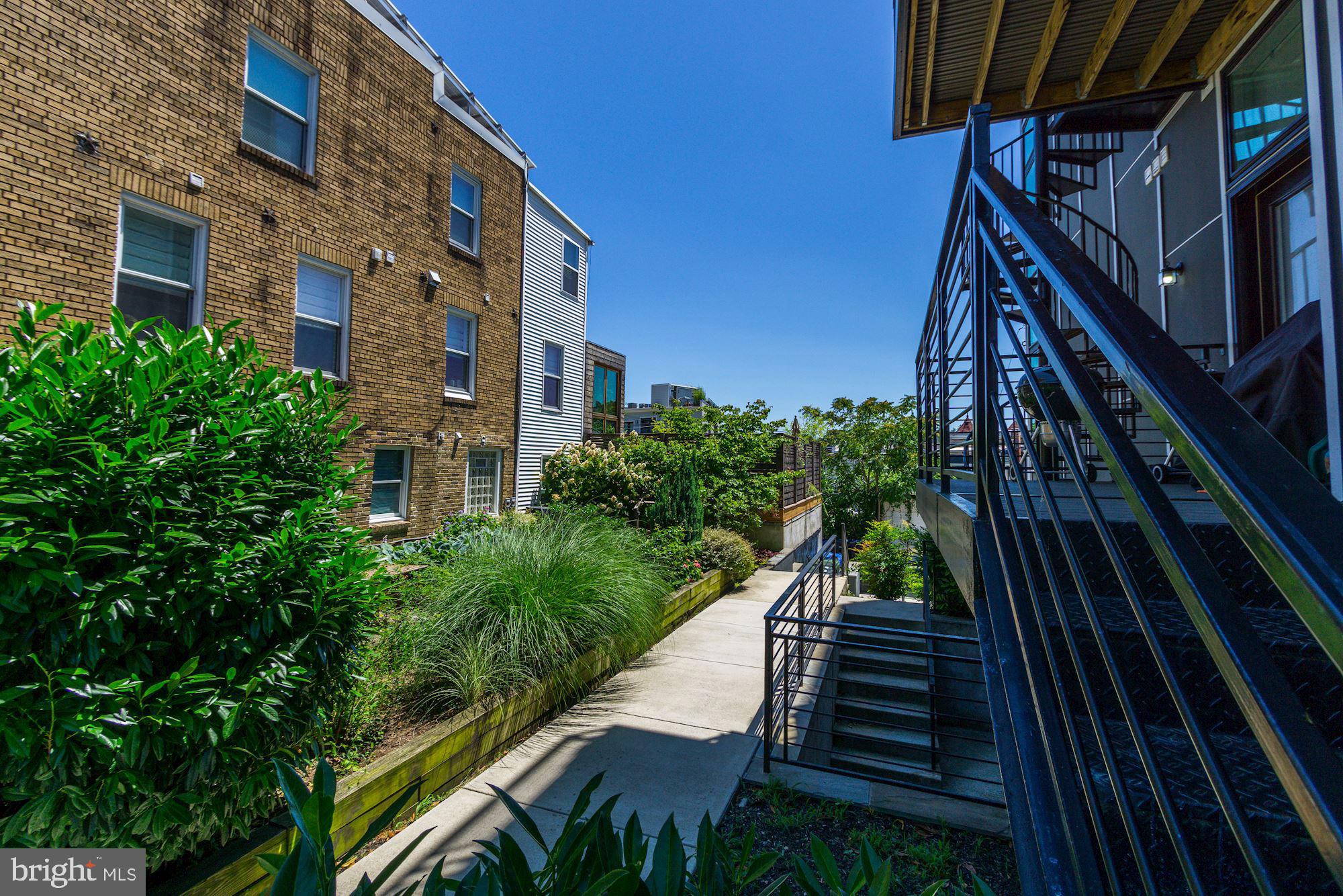 1352 Quincy Street Northwest, Unit 1 Washington, DC 20011 - Photo 14 of 26 a view of a yard from balcony