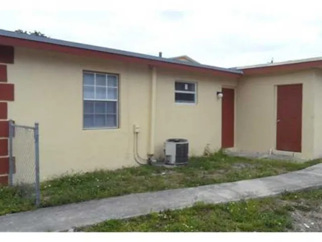 $1,200 | 324 Northwest 42nd Street, Oakland Park, FL 33309
