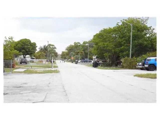 $1,200 | 324 Northwest 42nd Street, Oakland Park, FL 33309