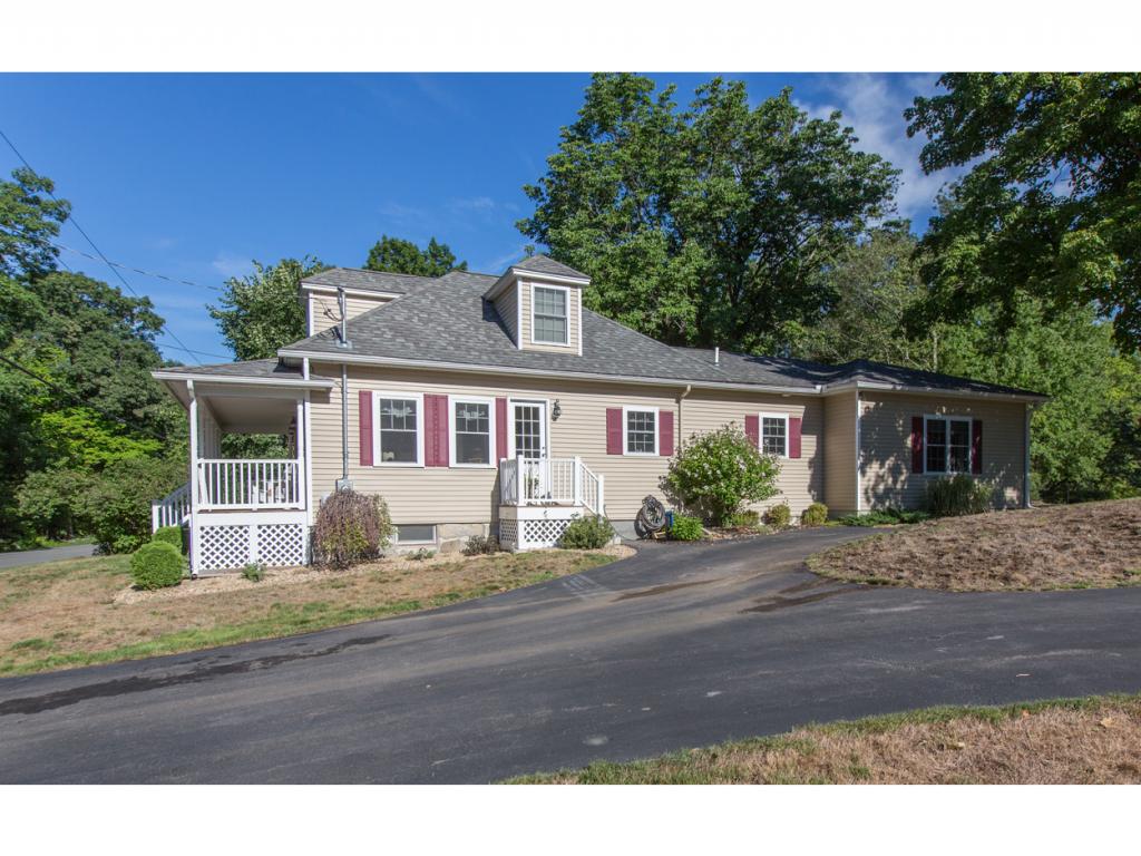 28 Burns Road Pelham, NH 03076 - Photo 3 of 31