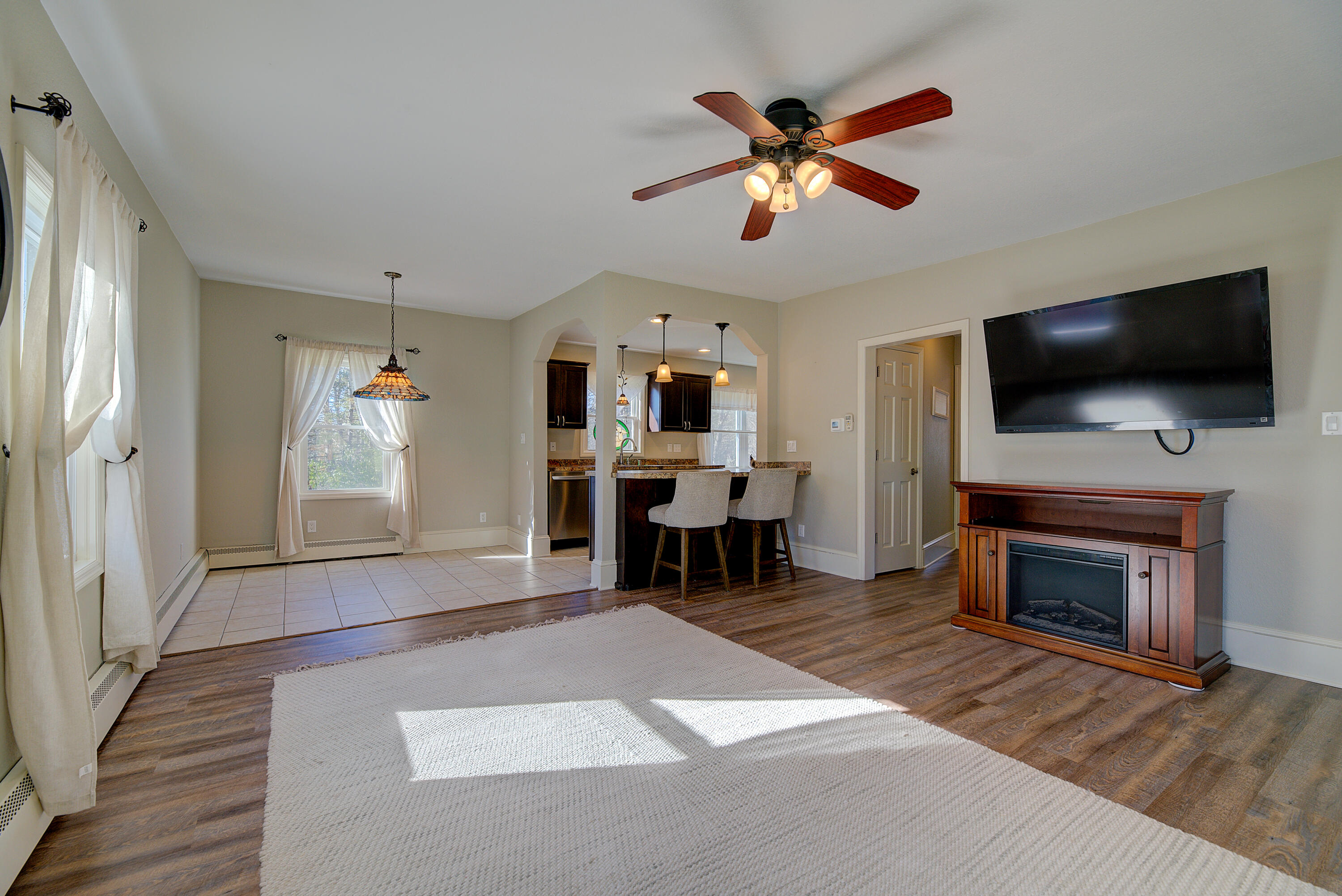 18 Highway 18 Delafield, WI 53018 - Photo 69 of 111 Family/Living Room Pic 2
