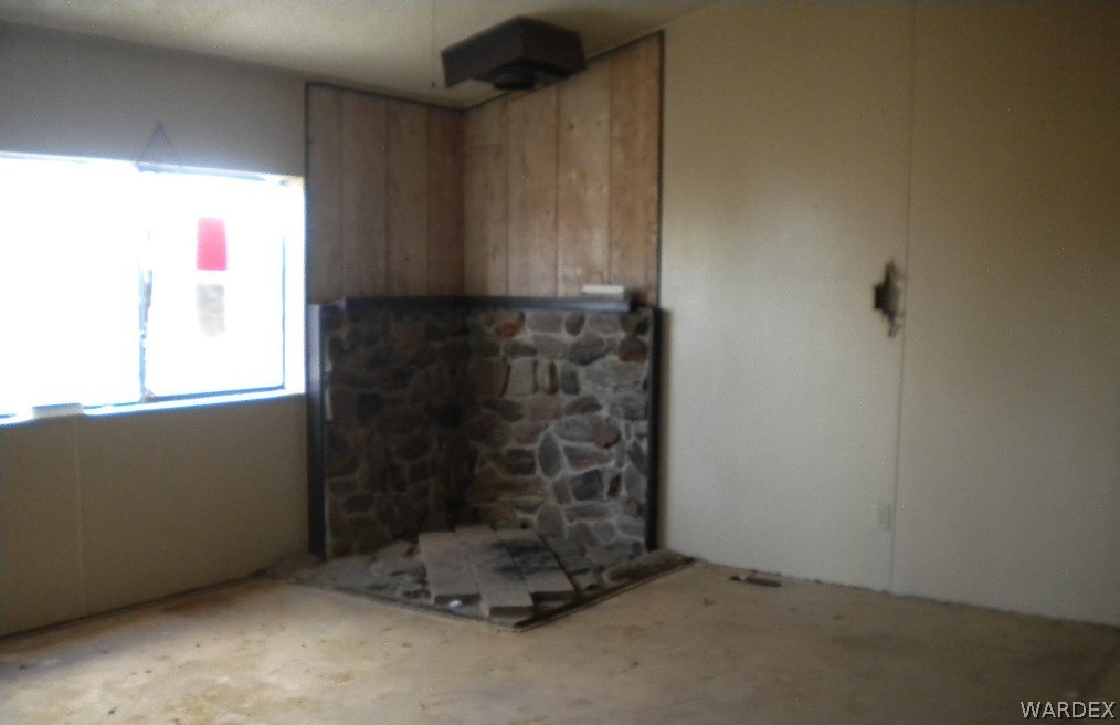 1416 South Verde Road Golden Valley, AZ 86413 - Photo 3 of 5 great room