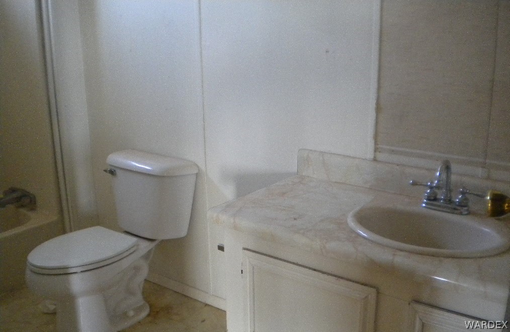 1416 South Verde Road Golden Valley, AZ 86413 - Photo 5 of 5 guest bath