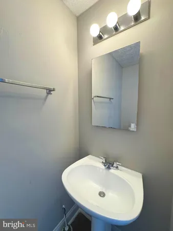 $362,900 | 3615 Wharf Lane, Triangle, VA 22172