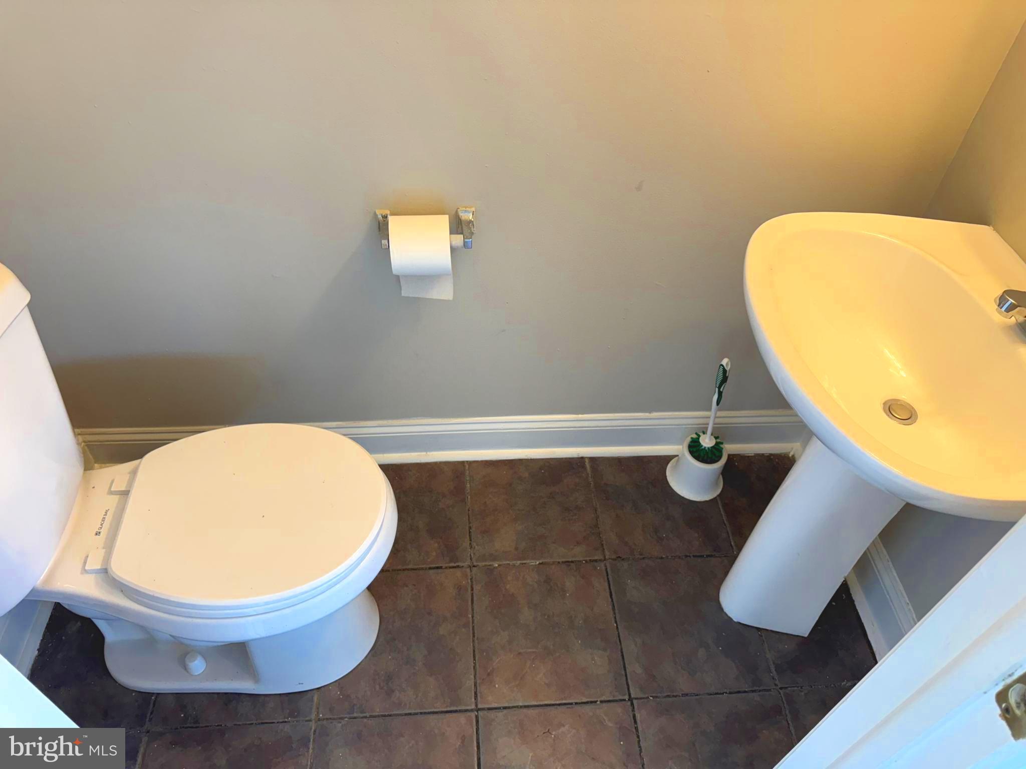 3615 Wharf Lane Triangle, VA 22172 - Photo 18 of 23 a bathroom with a toilet